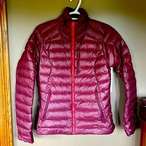 Women’s The North Face jacket. Size Small perfect condition all zippers working